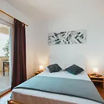 Apartments By The Sea Mastrinka, Ciovo - 11711 *