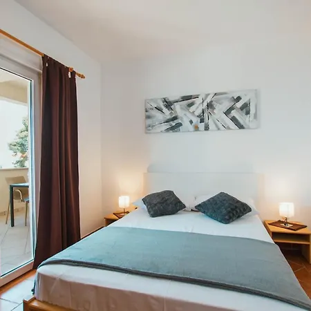 Apartments By The Sea Mastrinka, Ciovo - 11711 *